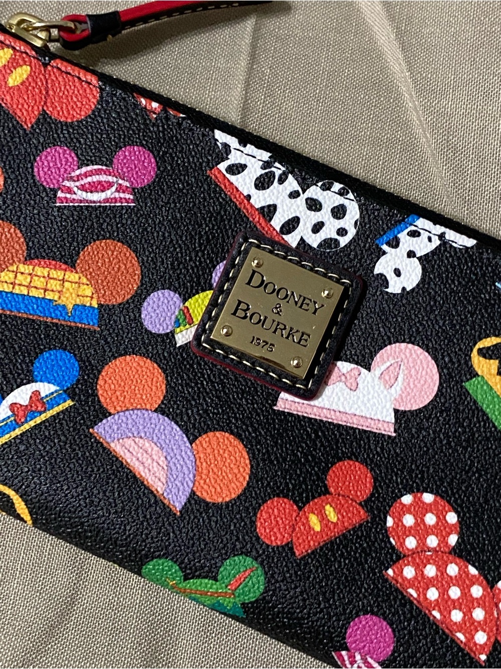 NWOT Disney Dooney & Bourke I Am Ear Hat Mickey Zip Wallet Clutch